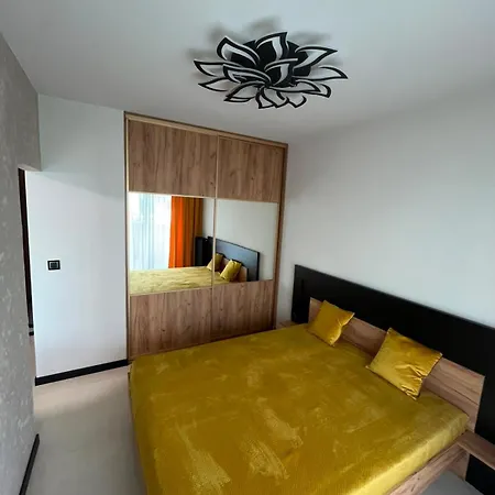 Lucky 13 Apartment *